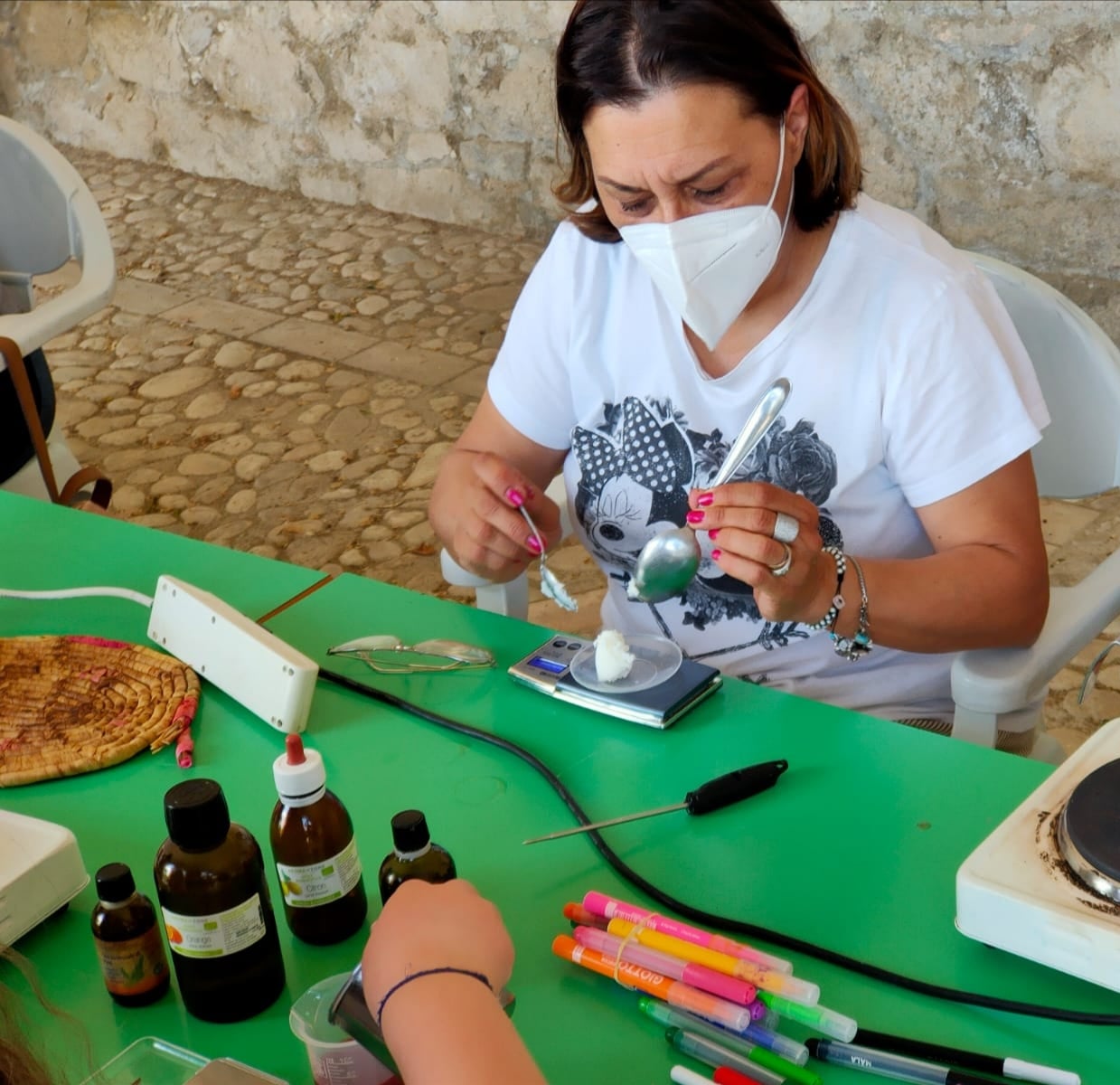 Anna Rapposelli porta i ragazzi di Cugnoli alla scoperta degli ingredienti che la Natura ci offre per realizzare prodotti stupendi e 100% Bio.