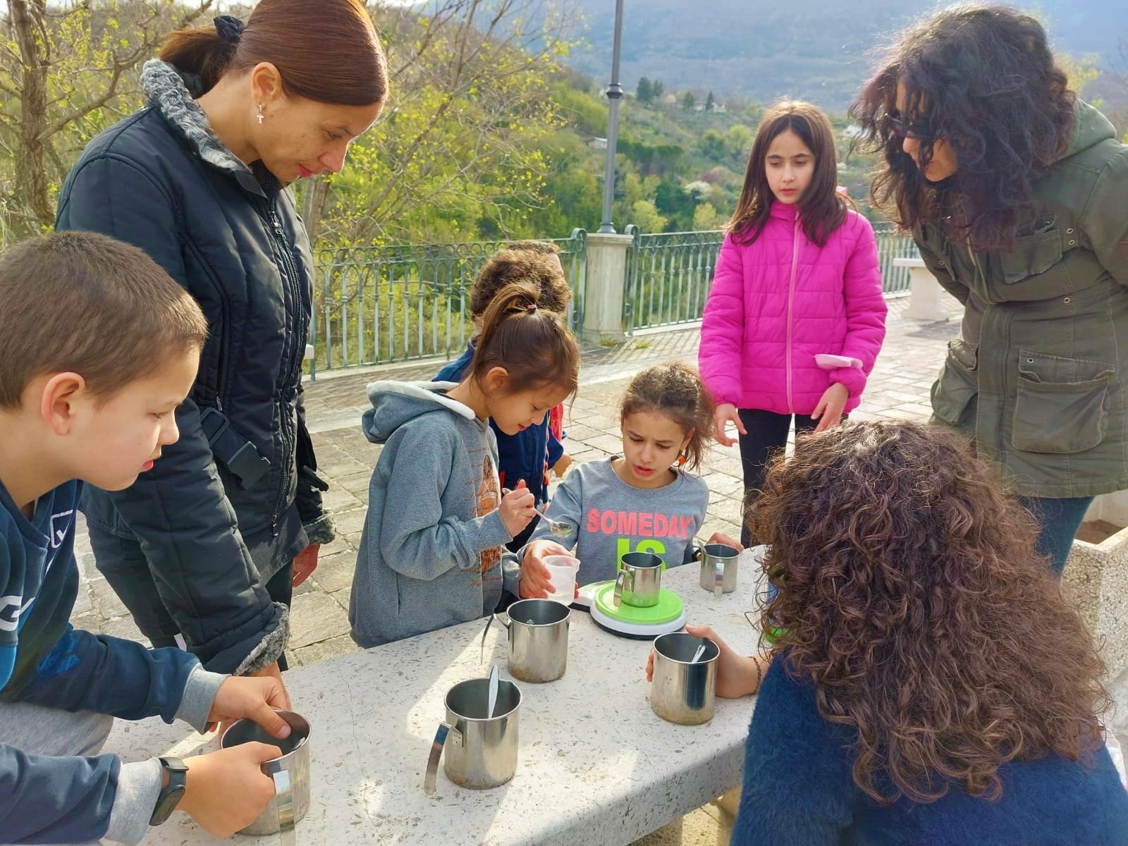 Abbiamo così tante attività da raccontarvi!<br />
A Carpineto il laboratorio di Cosmesi Naturale, un'occasione un po' magica per creare prodotti per la cura personale con la guida davvero magistrale di Anna Rapposelli!